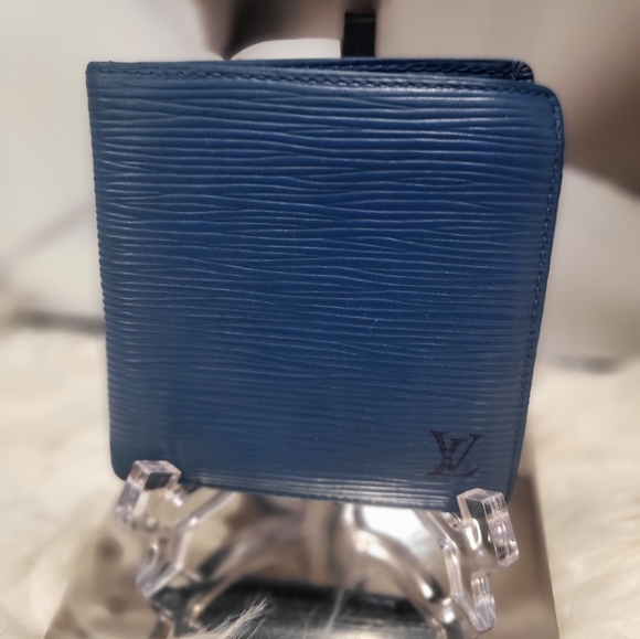 Louis Vuitton Blue Epi Bifold Wallet - Picture 4 of 9